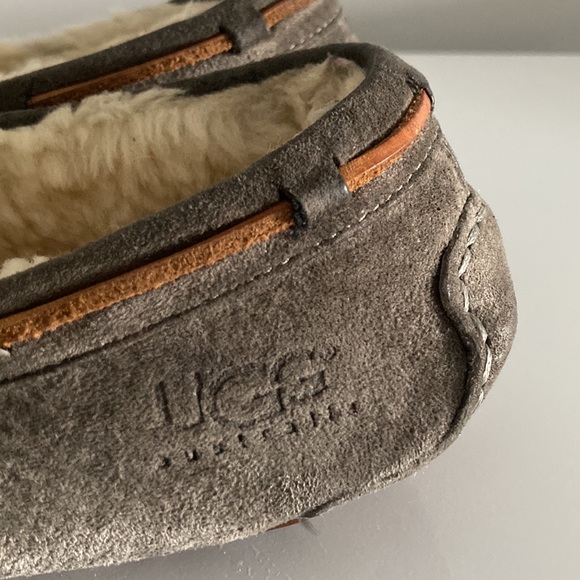 UGG Australia Women's Dakota Slippers - Picture 10 of 16